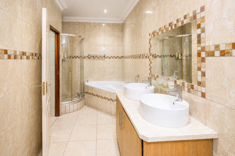 4 Bedroom Property for Sale in Kosmos Ridge North West